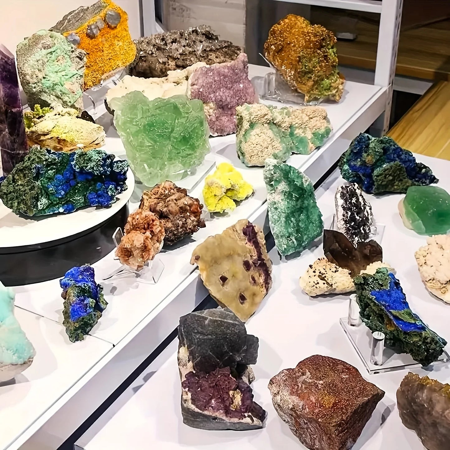CrystalHola Mixed Crystal Gift Box With Raw Stone Carvings
