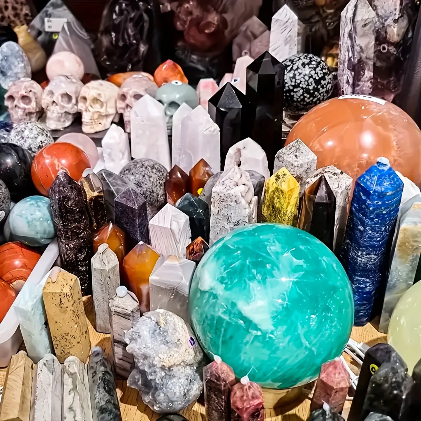 CrystalHola Mixed Crystal Gift Box With Raw Stone Carvings
