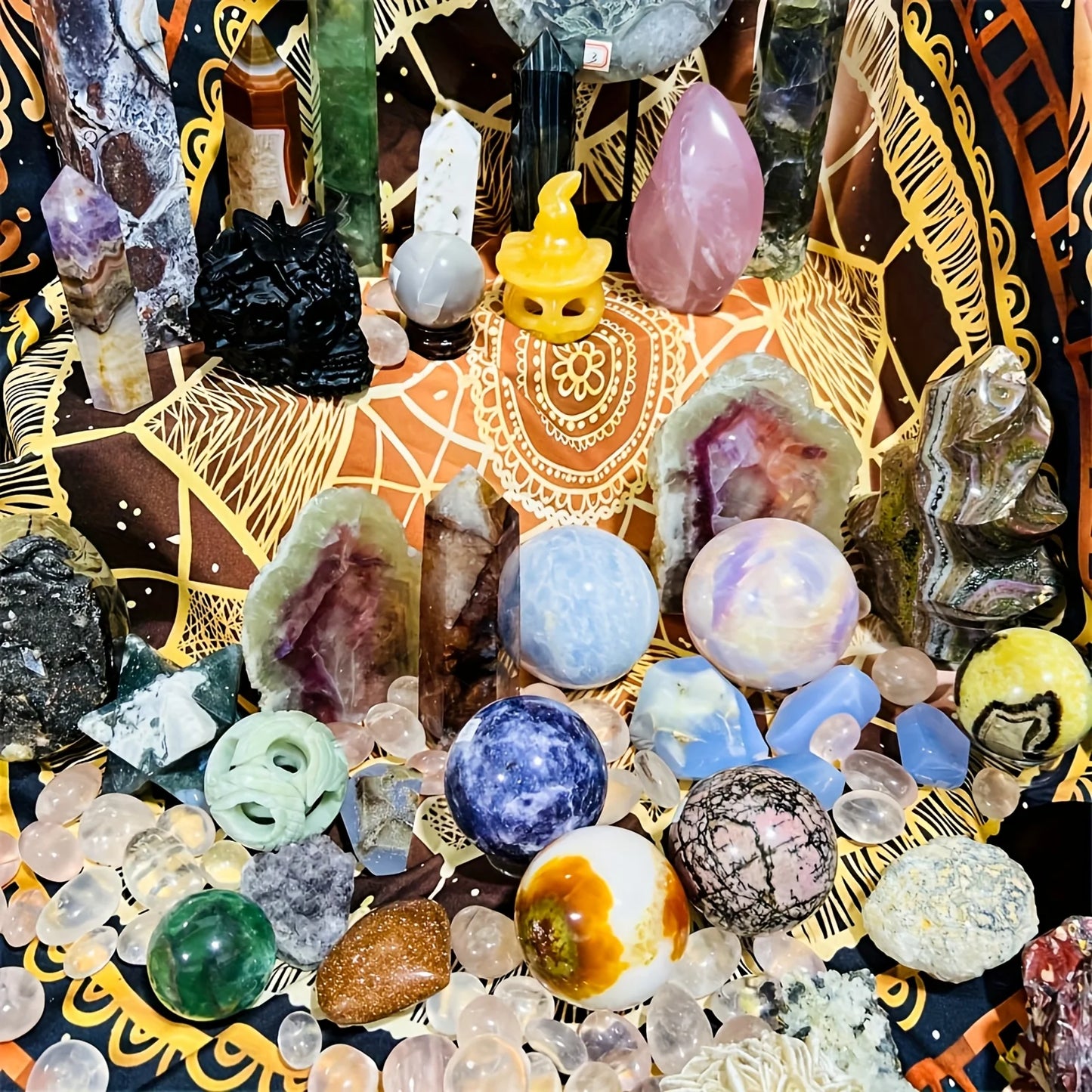 CrystalHola Mixed Crystal Gift Box With Raw Stone Carvings