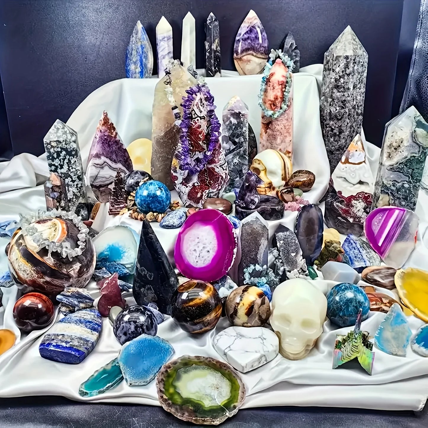 CrystalHola Mixed Crystal Gift Box With Raw Stone Carvings